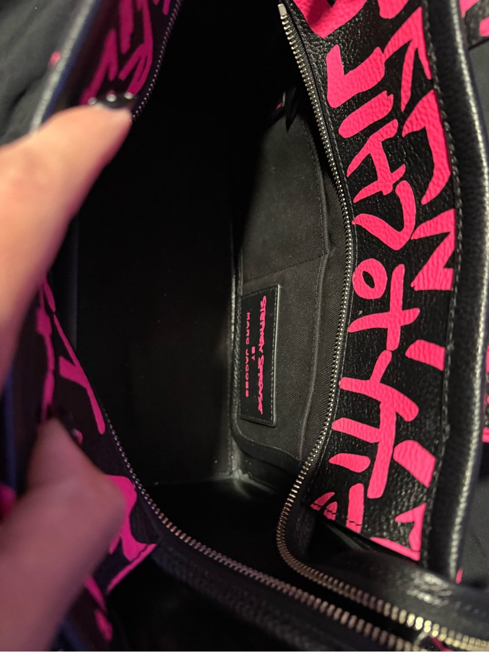 Marc Jacobs The Tote Bag Black with Hot Pink Graffiti Print - Picture 12 of 12